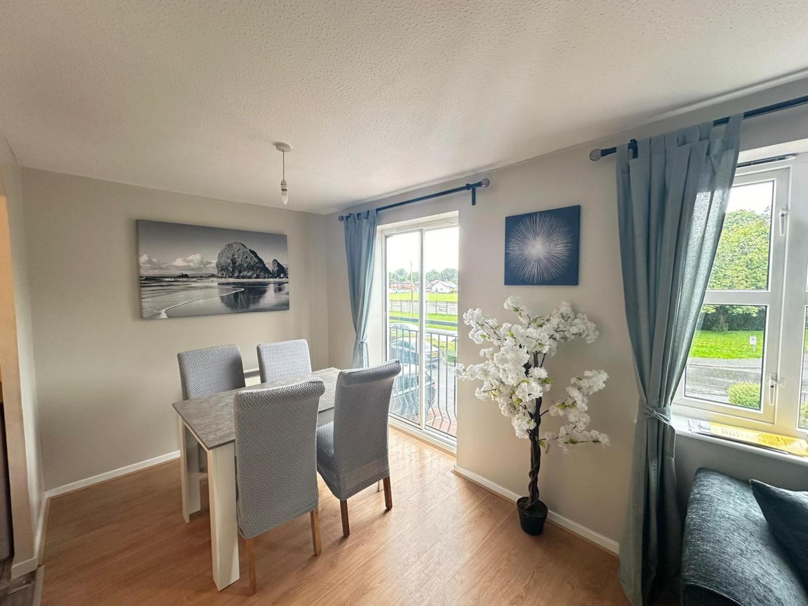 Lovely 2 Dbl Bed Apartment Near Heaton Park And North Manchester Hospital With Parking Kültér fotó