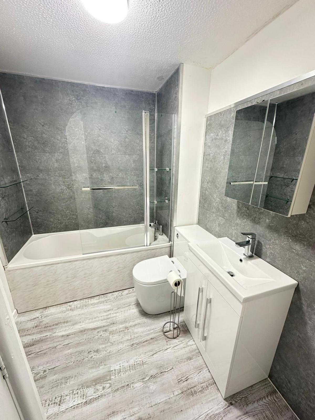 Lovely 2 Dbl Bed Apartment Near Heaton Park And North Manchester Hospital With Parking Kültér fotó